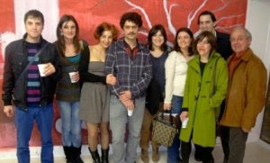Jorge Nava, en el centro, acompañado Juan Fernández, Nuria Casero, Maribel Sánchez, Laura Vega, Eva Ávarez, María Vallina, Javier Faet y Emiliano Nava./