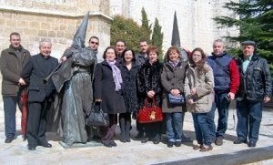 El grupo de integrantes de la Cofradía Nuestra Sra de la Soledad, en su visita a la ciudad de Palencia, donde vivieron unas intensas jornadas./