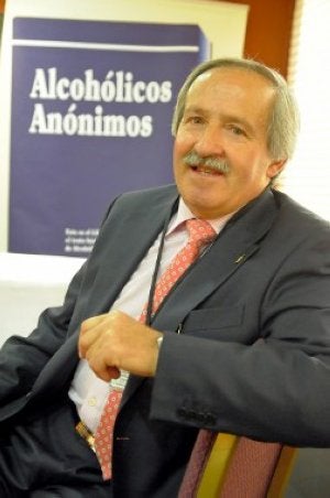 Primitivo Cachero, en Oviedo, tras la apertura de la XXXII Conferencia del Servicio General de Alcohólicos Anónimos en España, entidad que preside. :: JESÚS DÍAZ/