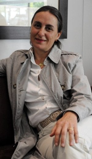 La doctora Mercedes de Onís, ayer, en Oviedo, a donde llegó procedente de Ginebra. ::
JESÚS DÍAZ/