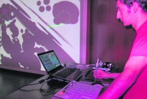 Adrián Cuervo, en Laboral, será uno de los participantes en el festival audiovisual. ::
LABORAL/