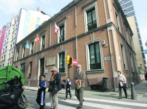 El colegio Cabrales dejará de acoger estudiantes el próximo curso y será habilitado como sede del Ateneo Jovellanos. :: J. PAÑEDA/