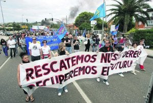 Cabeza de la manifestación que fue desde el Piles hasta la Semana Negra. :: PURIFICACIÓN CITOULA/