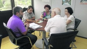 Reunión de 'Una ciudad para todos' con Jacinto Braña. ::
MARIO ROJAS/