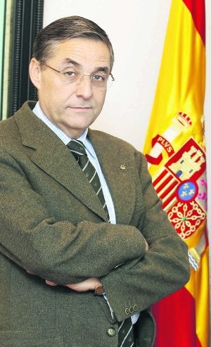 Gerardo Herrero, en su despacho de Oviedo. :: MARIO ROJAS/