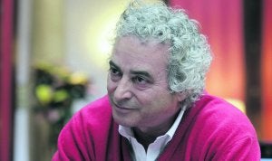 Ildefonso Falcones, ayer en el hotel de la Reconquista, durante la entrevista. ::
MARIO ROJAS/