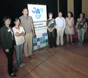 Los organizadores de las jornadas, ayer, en su clausura. :: LUIS SEVILLA/