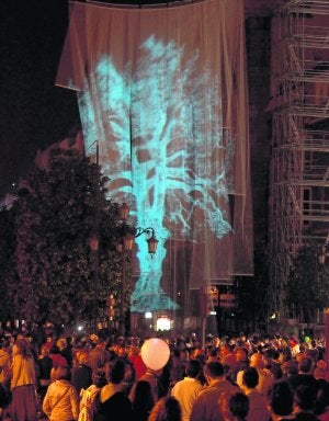El fantasma del Carbayón resucitó en la calle Uría. ::
MARIO ROJAS/
