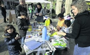 Los niños en los talleres de reciclaje. ::
MARIETA/