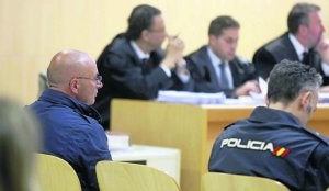 Ángel F. V., durante el juicio que se celebra en la Audiencia Provincial, en Gijón. :: PURIFICACIÓN CITOULA/
