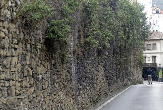 Resultado de imagen de La muralla medieval de Oviedo