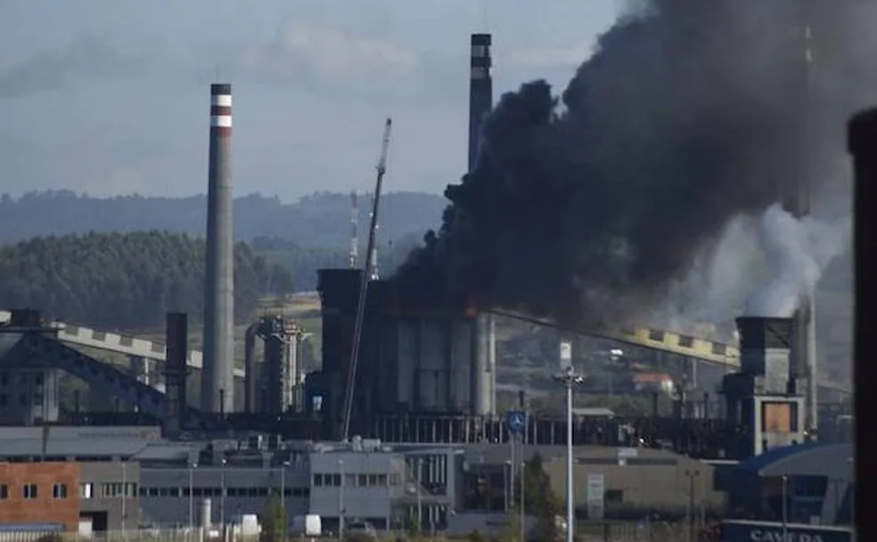 Madrileños, sus vais a cagar... - Página 3 Arcelor-incendio1-U402219249FeE-U601259347594ZLB-984x608@El%20Comercio-ElComercio