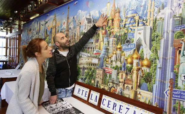 Montan el puzzle grande mundo en Ribadesella | El Comercio