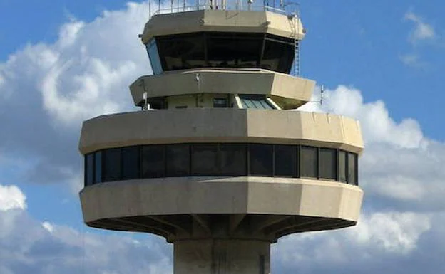 Muere una empleada de seguridad del aeropuerto de Palma tras ser agredida por un turista Torre-control-palma-kx1-U80109527264n3E-624x385@RC