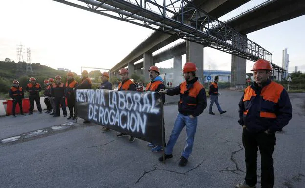 Protesta hoy de los trabajadores de Tuinsa./PALOMA UCHA