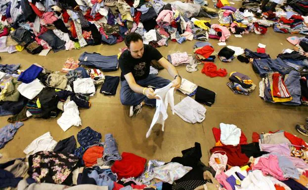 en Asturias 650 toneladas de ropa usada en el primer semestre del año | El Comercio