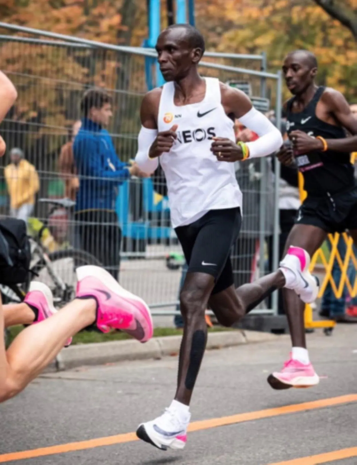 Objeción Municipios Fábula Prohibidas las zapatillas que ayudaron a Kipchoge a bajar de las dos horas  en maratón | El Comercio