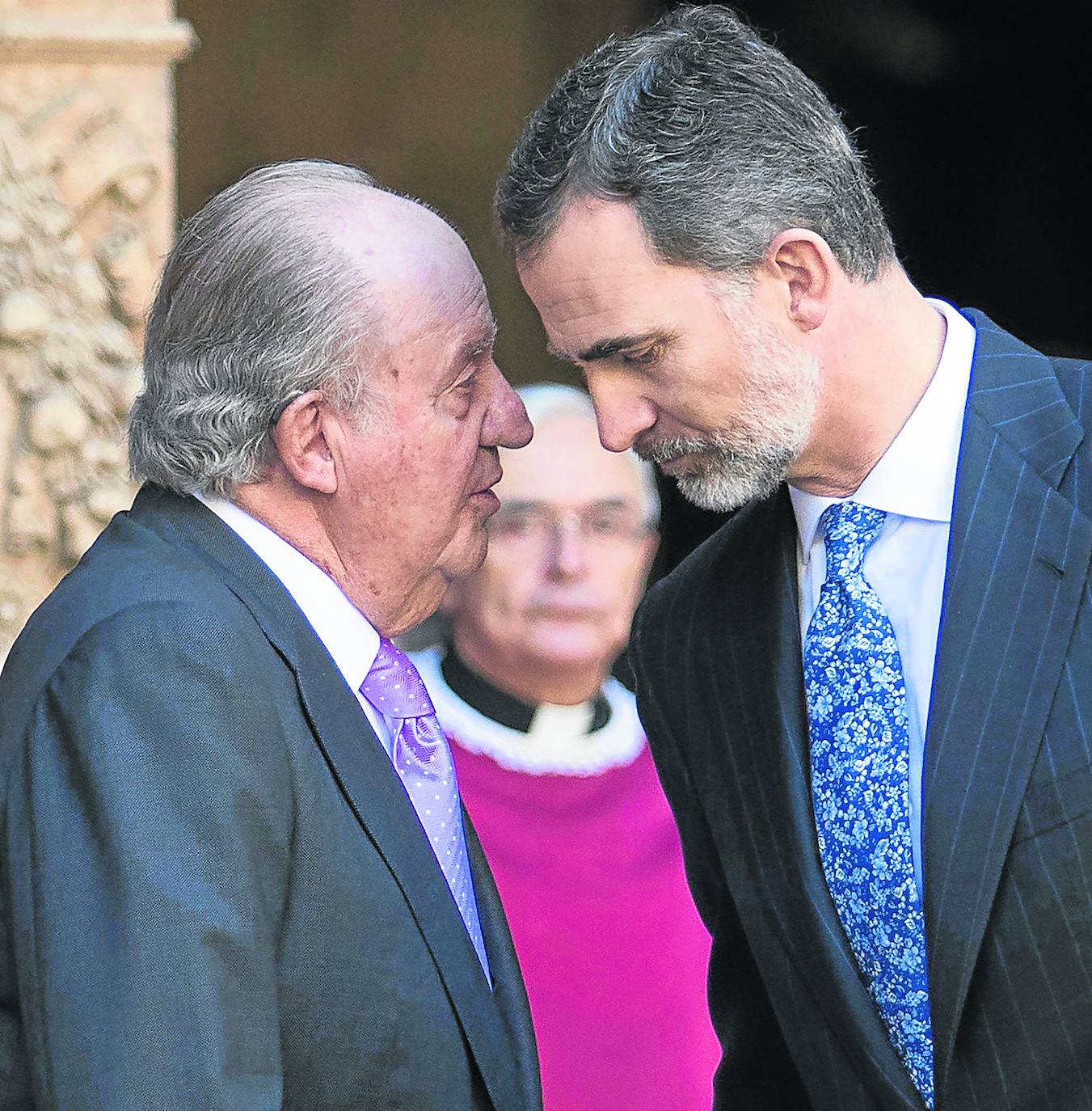 Felipe VI marca distancias con su padre al renunciar a su herencia y  retirarle la asignación | El Comercio: Diario de Asturias