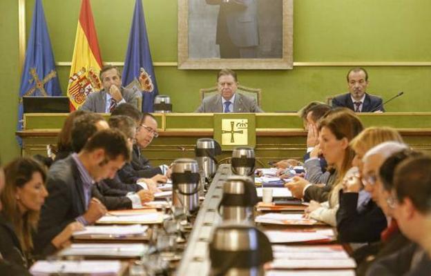 Menos tasas locales, más zonas de terrazas y apoyo al comercio de Oviedo