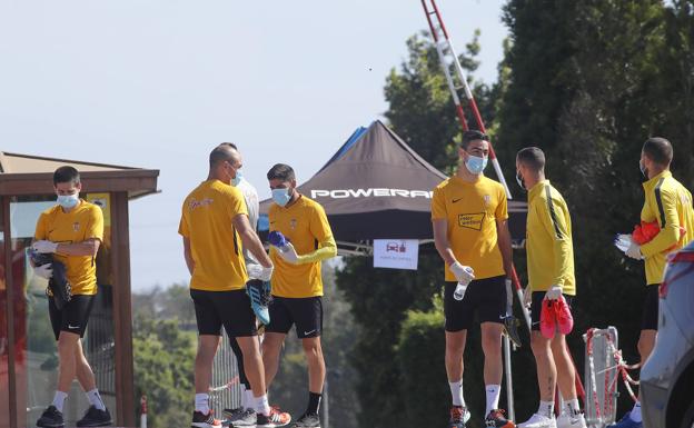 El Sporting da un paso más y entrena en dos únicos grupos | El Comercio