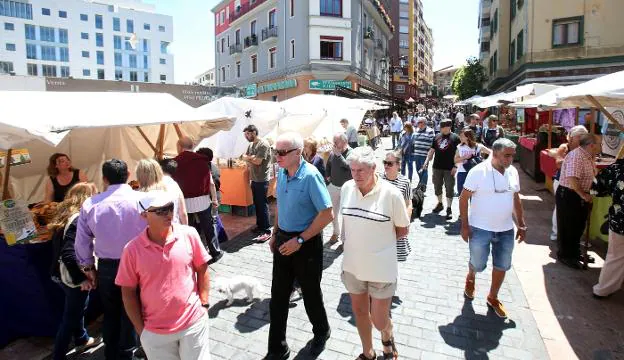 El Mercáu de la Gascuña de Bulevar de la Sidra, en 2018, año en el que los vecinos decidieron llevar a los tribunales. / ALEX PIÑA