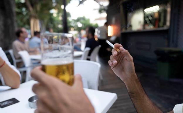 El Principado prohibirá fumar en la calle antes del miércoles