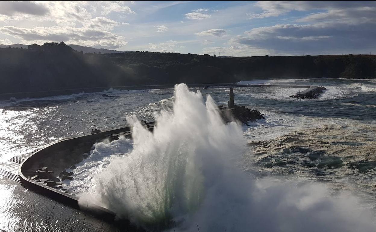 Tiempo En Asturias La Costa Asturiana En Alerta Por Olas De Hasta Siete Metros El Comercio