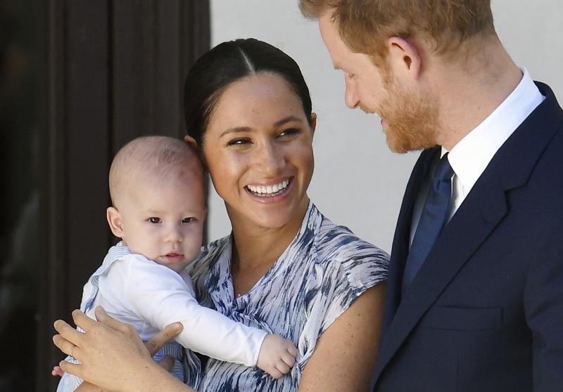 Meghan Markle y el príncipe Enrique con su primer hijo Archie./EFE