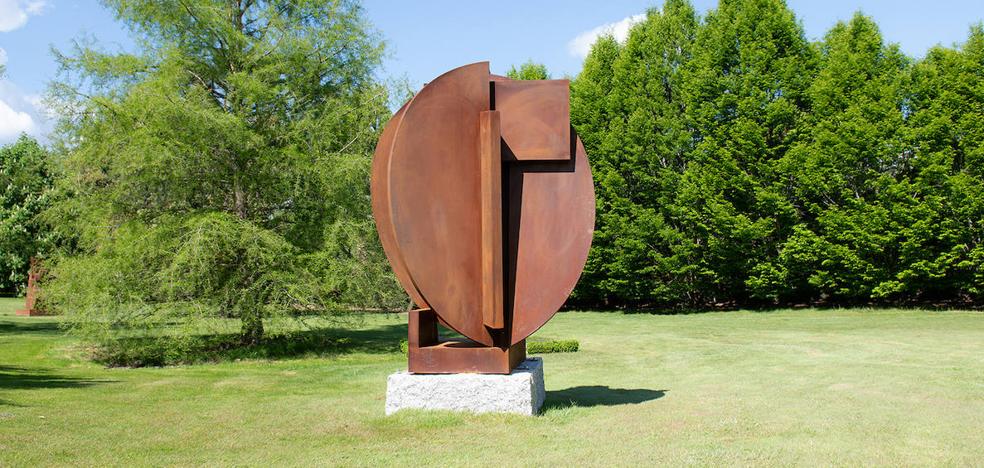 La Universidad de Oviedo incorpora a su patrimonio artístico la escultura de Canogar - Vimarsana News