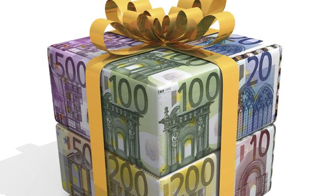 Huelga Reprimir Varios Hacienda aclara a partir de qué cantidad se declara el dinero regalado en  Navidad | El Comercio: Diario de Asturias