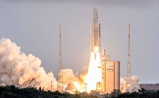 Un momento del lanzamiento este sábado del telescopio./AFP