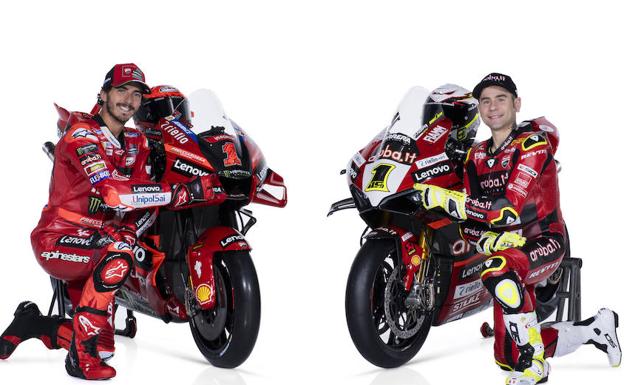 Pecco Bagnaia (i) y Álvaro Bautista, en la presentación de Ducati para la próxima temporada. 