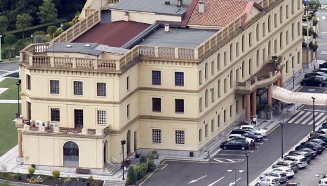 Asamblea general de los socios del Centro Asturiano en el ...