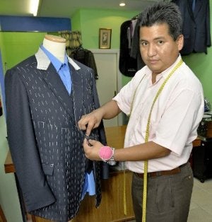 Por el día trabajaba en mi sastrería y de noche, de camarero» | El Comercio
